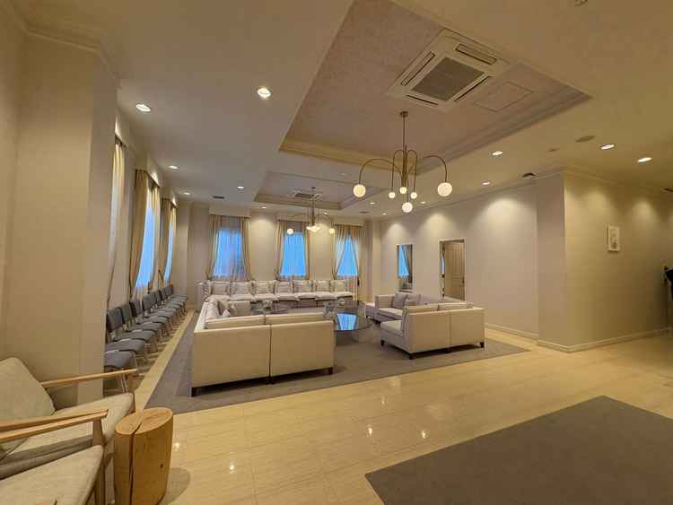 披露宴会場待合室。