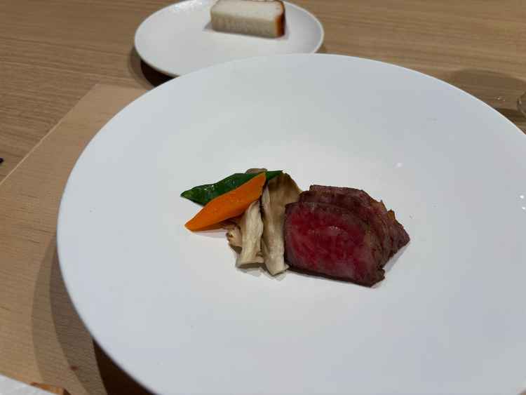 国産のお肉。とても美味しい。