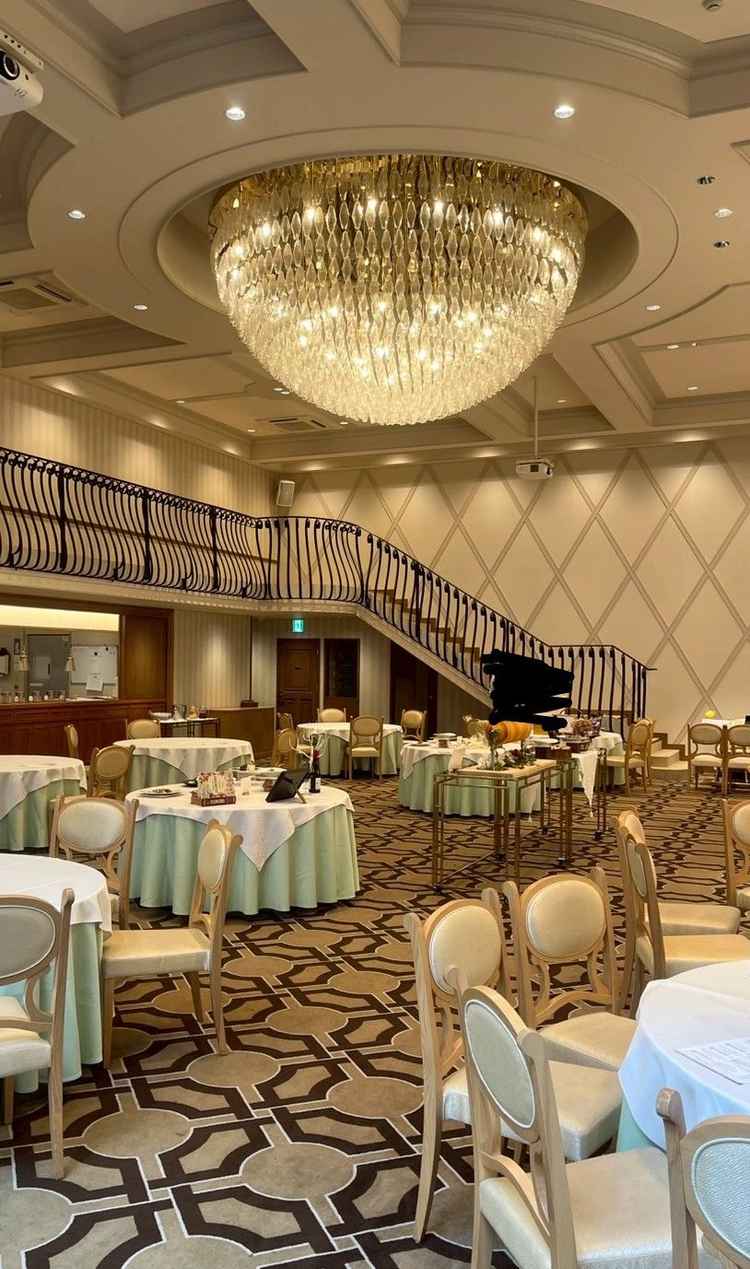 披露宴会場です。階段入場もできるところが魅力的でした。