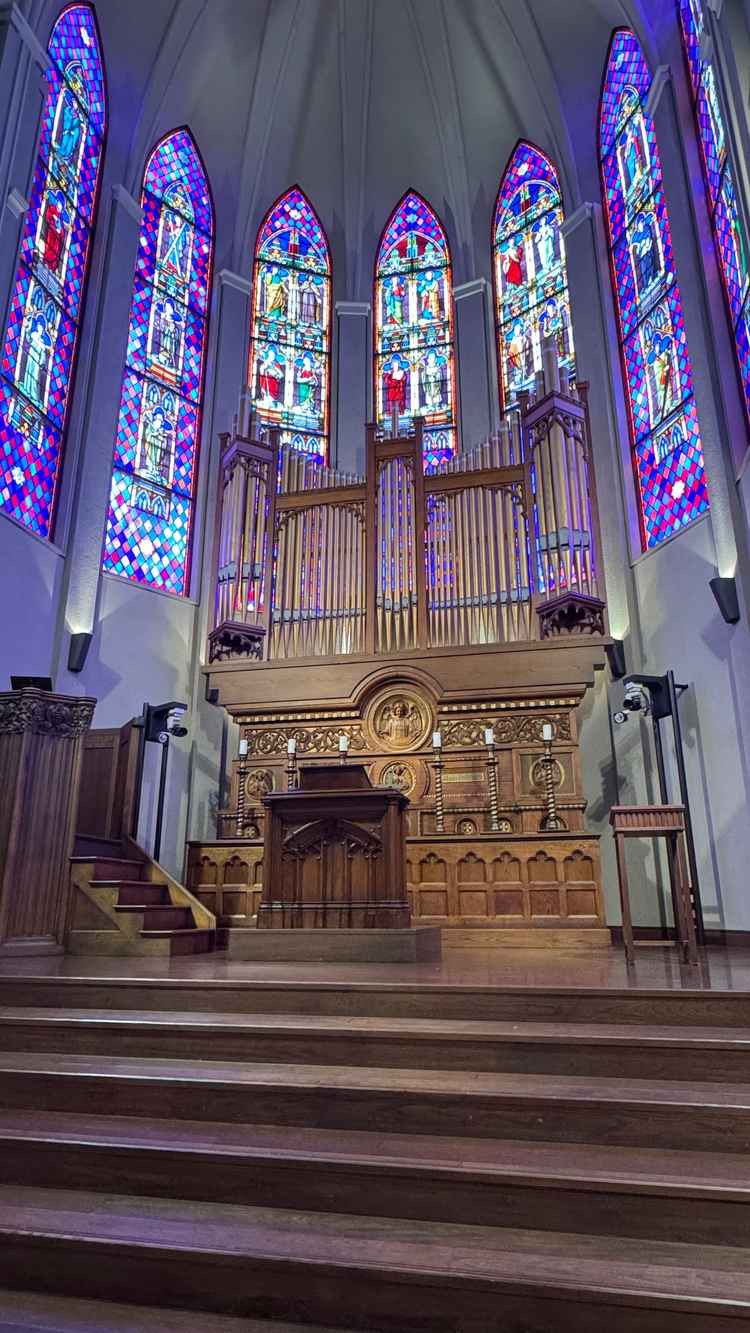 大聖堂(1番前に座った目線)