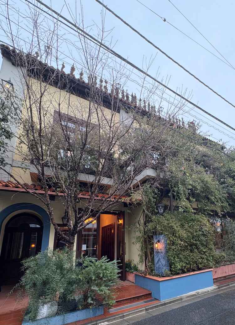 レストランエトゥルスキ。冬でも緑があり、雰囲気がとても良かった。