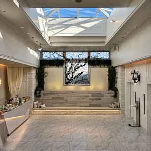 チャペルから直接繋がっているスペースで、披露宴前に参列者と歓談できるスペースと時間があり、魅力的。