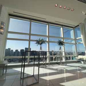 チャペルの祭壇スペースの様子。見晴らしがよく光が差し込む。