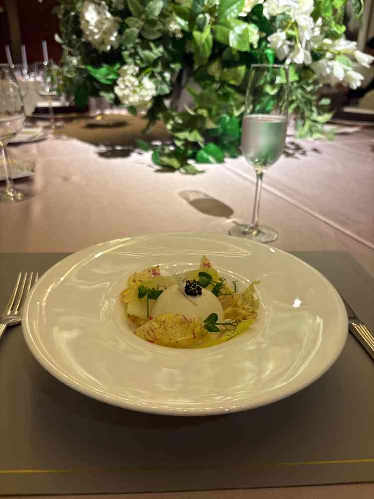 試食会でいただいたオマール海老とホワイトアスパラガスのムース。とても美味しかった。