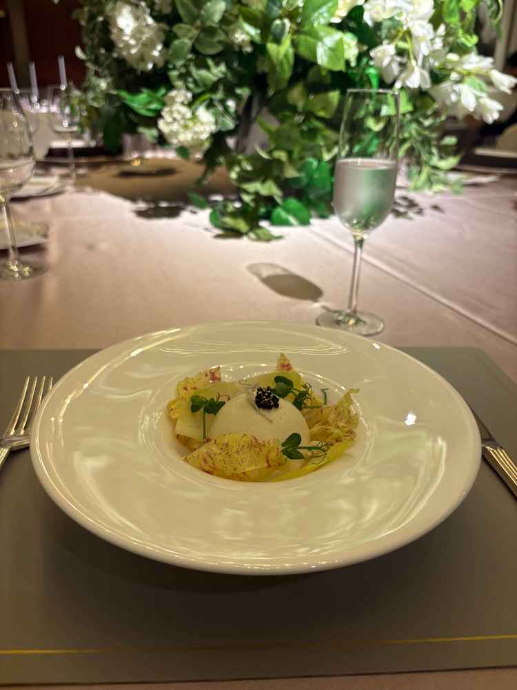 試食会でいただいたオマール海老とホワイトアスパラガスのムース。とても美味しかった。