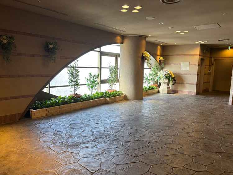 チャペル前の広場。非日常的な雰囲気がある。