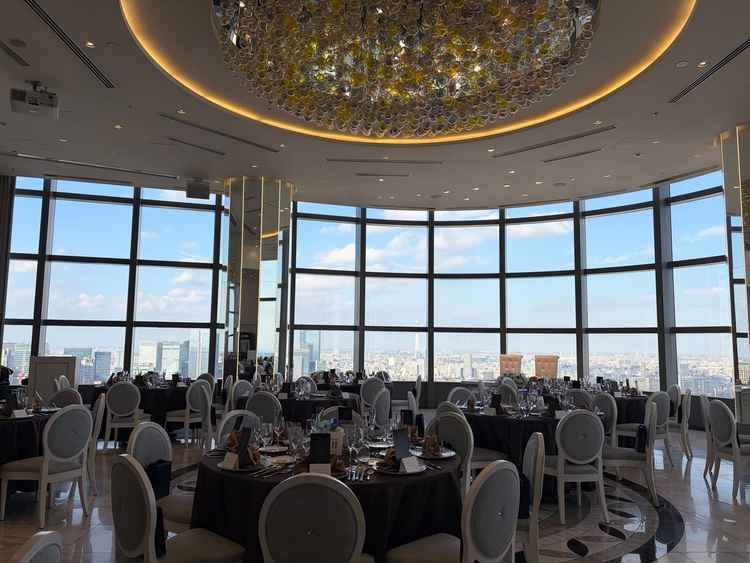 披露宴会場の写真です。スカイツリーも見えて絶景です。