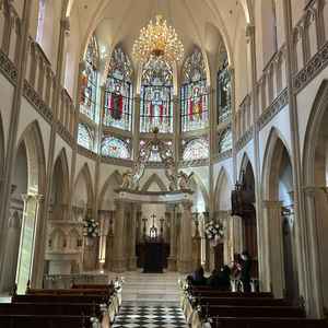 チャペルの様子。イギリスから取り寄せた本物の柱などが使用されていてとても本格的でした。