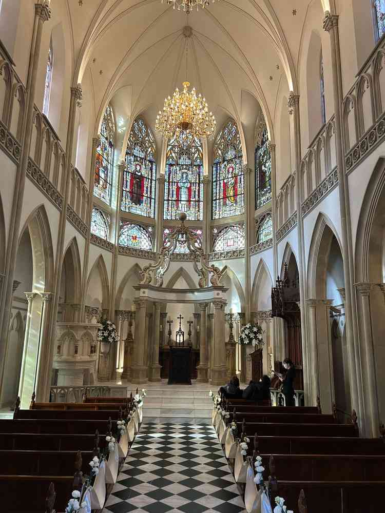 チャペルの様子。イギリスから取り寄せた本物の柱などが使用されていてとても本格的でした。