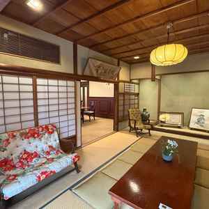 親族控室からはお庭が見えます。（お庭側の廊下から撮っています）