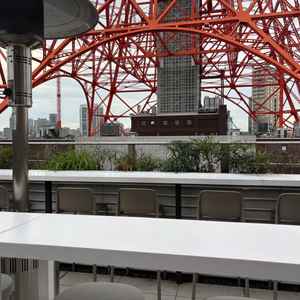 屋上。ゲストの待合スペースとしてここも使用可能とのこと。