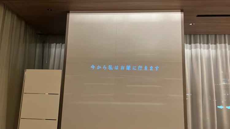 ヴァージンロードを歩く前にマザーズロードがあり、動画を流す事ができるのがGOOD！