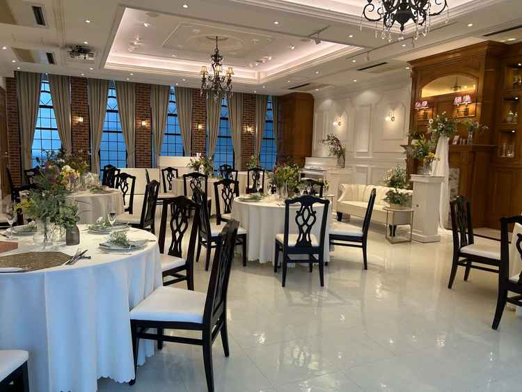 披露宴会場の写真。40名でちょうど良いくらいの規模感でした。アットホームでよかったです。