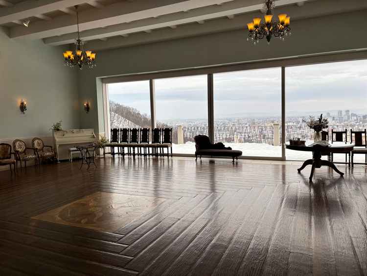 ゲスト待合室です。ウェルカムドリンクなども用意可能だそうです。