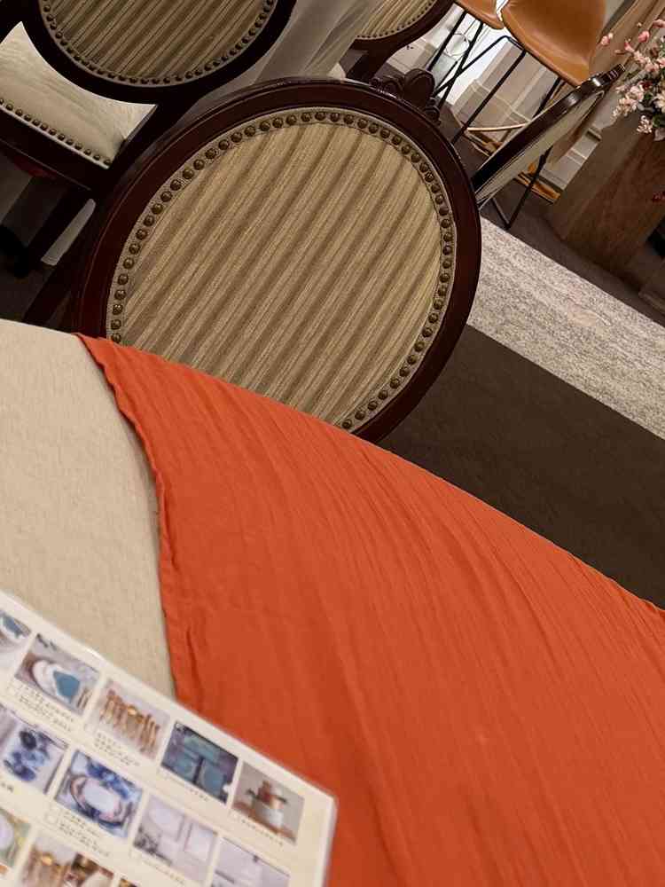 テーブルクロスや布のカラーバリエーションが豊富