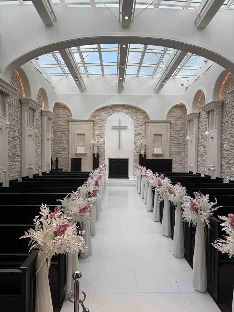 白を基調とした挙式会場