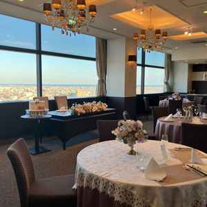 6〜40名収容できる少人数専用会場です。仙台を一望できる贅沢な空間でした。