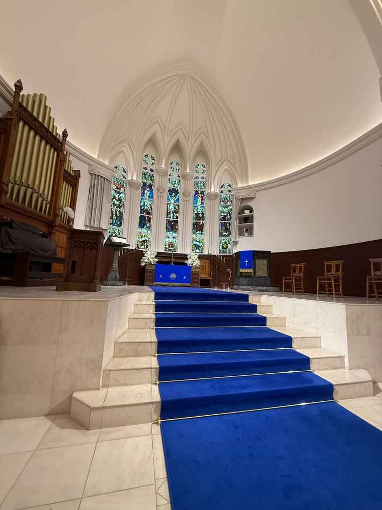 式場のHPでも見て気になっていた青のバージンロード。