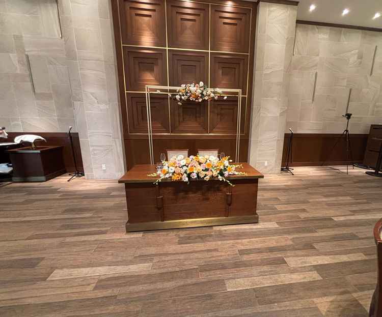 披露宴会場は木を使っているデザインで温かみを感じることができました。