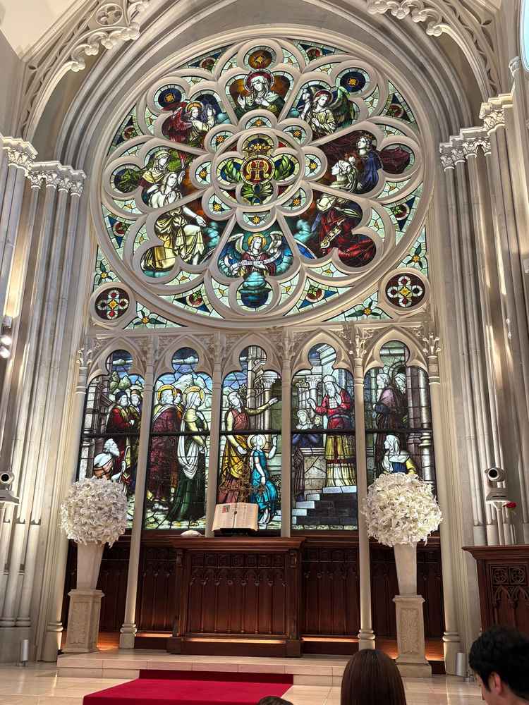 写真を超える大迫力で感動しました。赤いバージンロードも素敵でした。