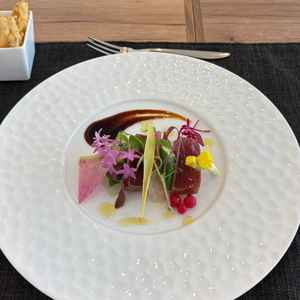 試食の前菜は食べられるお花が散りばめられていて可愛かったです。