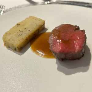 試食会のメインのお肉料理。素材の状態にこだわったお肉料理は最高でした。