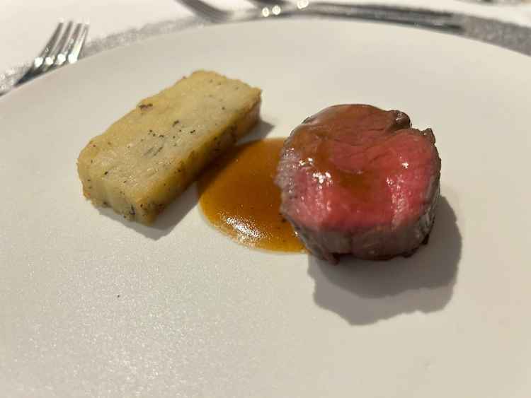 試食会のメインのお肉料理。素材の状態にこだわったお肉料理は最高でした。