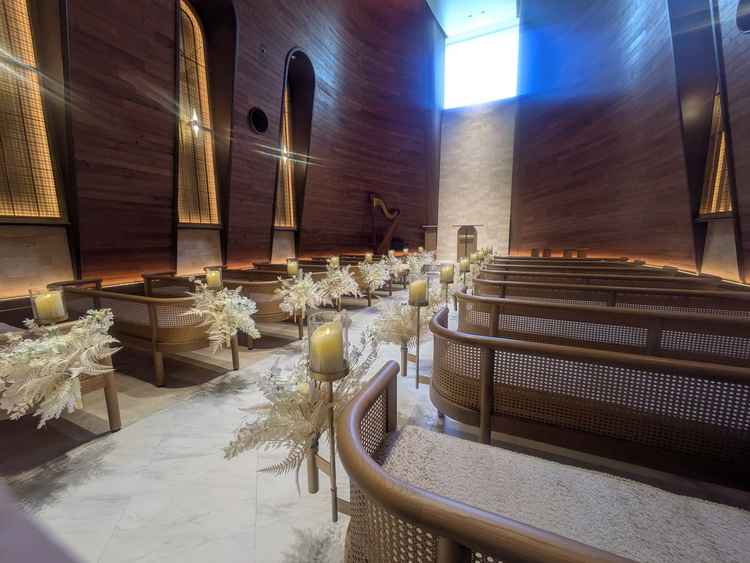 写真でみるよりもずっと素敵なチャペルでした。