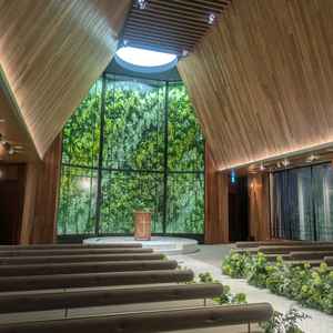 チャペルは明るくとても温もりを感じた。