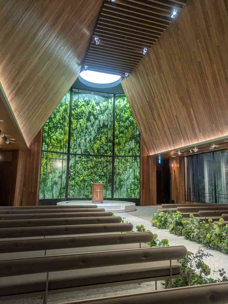 チャペルは明るくとても温もりを感じた。