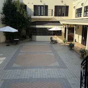 チャペルから見下ろしたガーデンの様子。