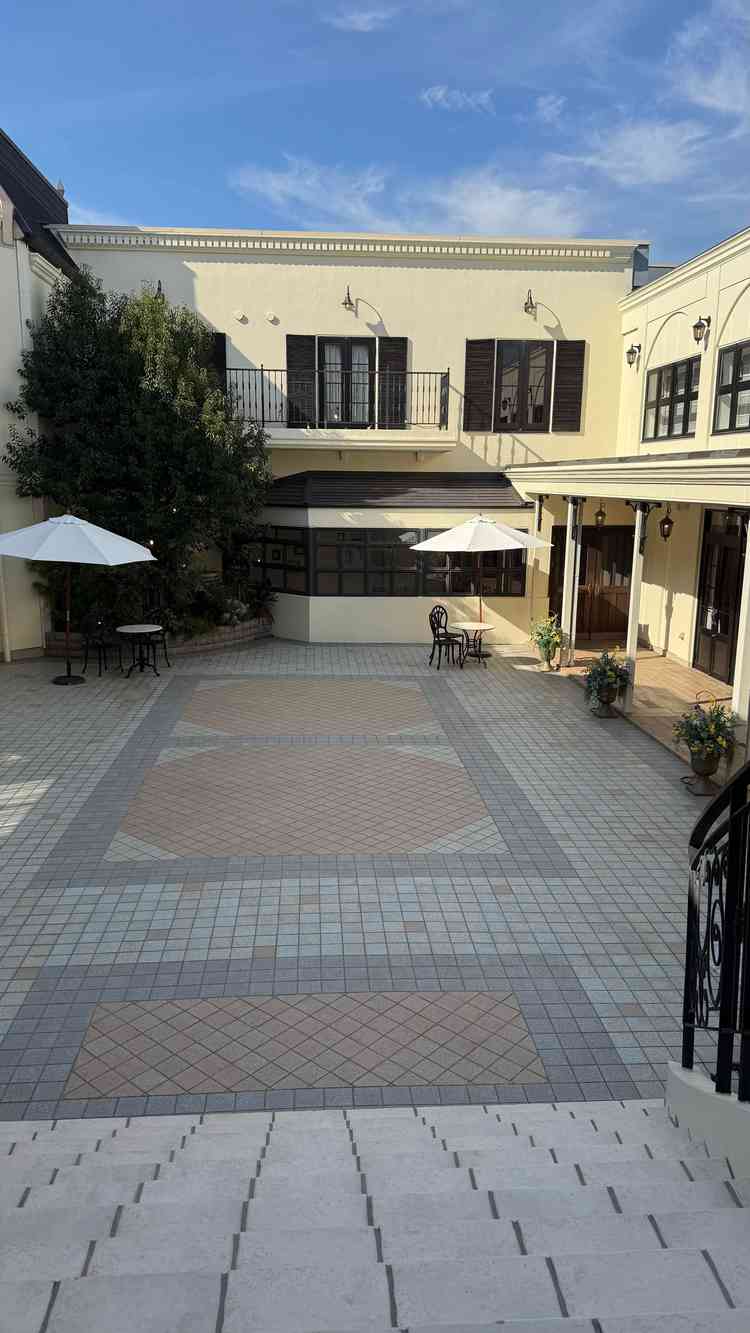 チャペルから見下ろしたガーデンの様子。