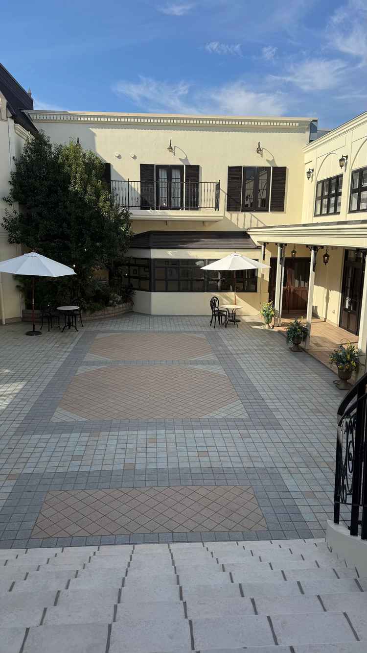 チャペルから見下ろしたガーデンの様子。