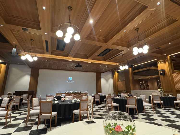 THE CLUBの会場で試食会でした。スクリーンが窓全面にあり迫力がありました。