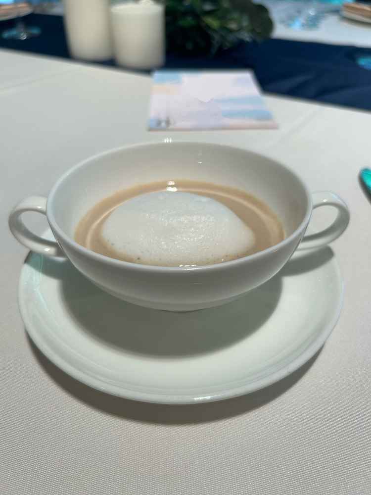シャンピニオンのポタージュ カプチーノ仕立て