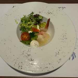 試食会の前菜。彩りが鮮やかで視覚でも楽しむことができる料理でした。