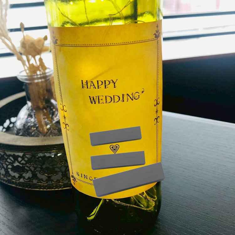 私たちの名前と付き合った記念日が書かれたワインボトルが置かれててとても嬉しくなりました。