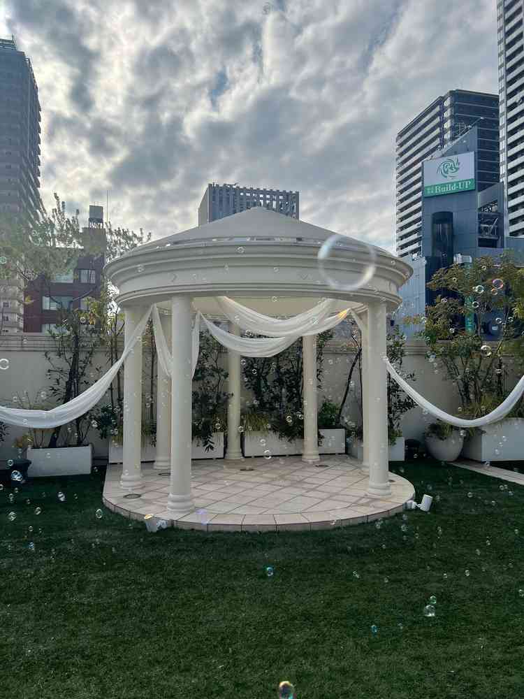 見学時、ガーデンでシャボン玉を飛ばしてくれました！晴れた場合はガーデンも楽しめますし、雨なら中で過ご