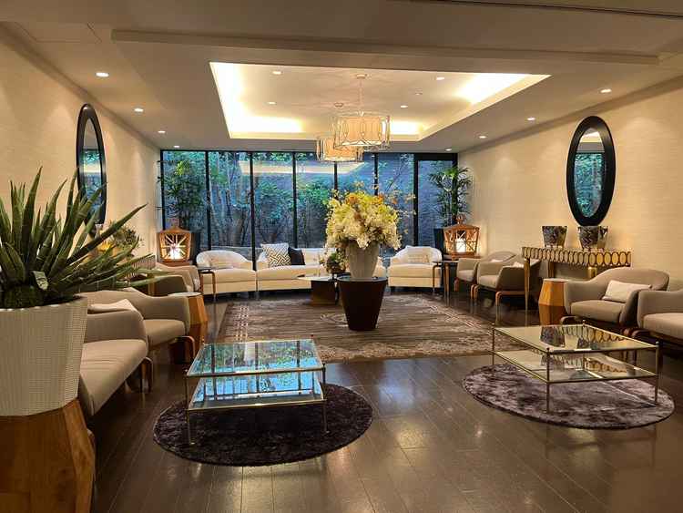 入り口入ってすぐの待合スペースも綺麗でした。