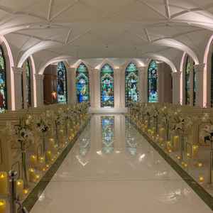 バージンロードが広くてチャペル全体も広く感じました。