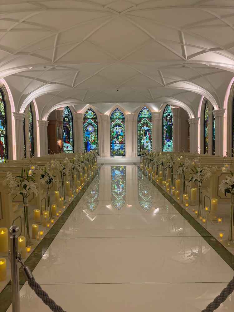 バージンロードが広くてチャペル全体も広く感じました。