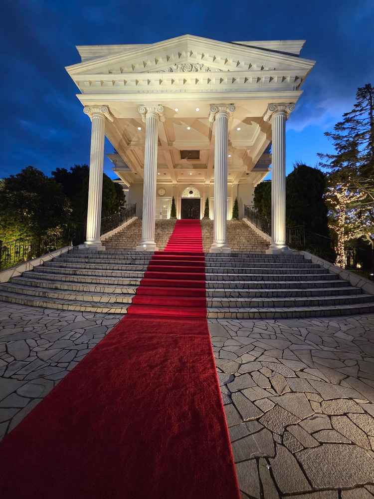 式場の一番映える入り口。ここでフラワーシャワーが叶います。