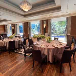 別の会場。少しこじんまりときていて、50-90名のゲスト呼べる。