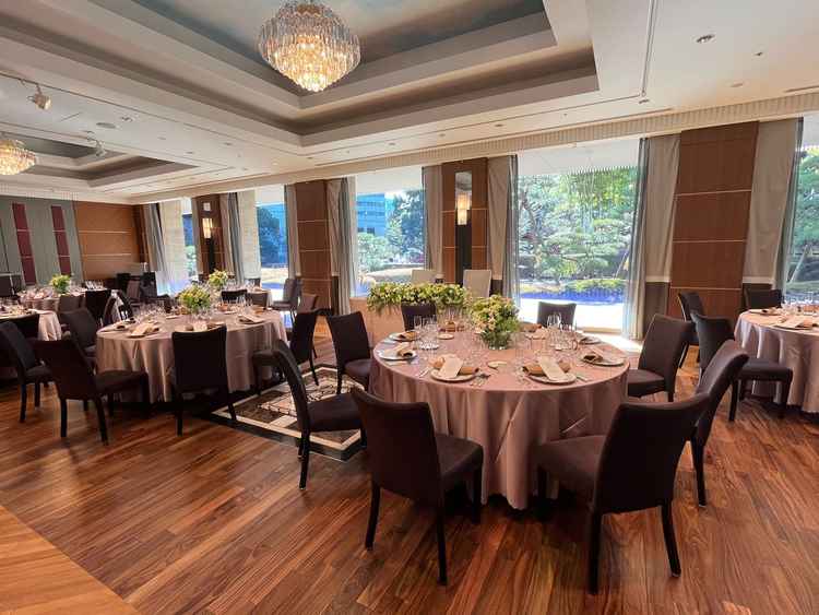 別の会場。少しこじんまりときていて、50-90名のゲスト呼べる。