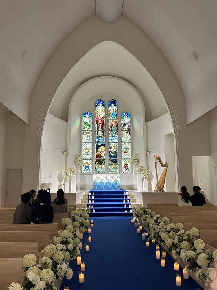 挙式のチャペル。背景が映えそうだった。