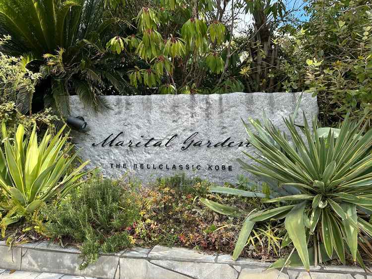 式場の入り口。自然を感じる雰囲気でした。