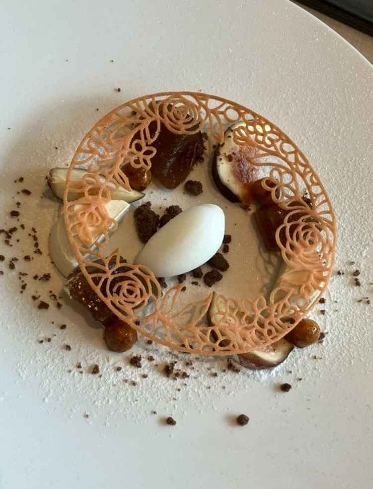 きれいなデザート！紅茶のわらび餅とイチジクが美味しかった！