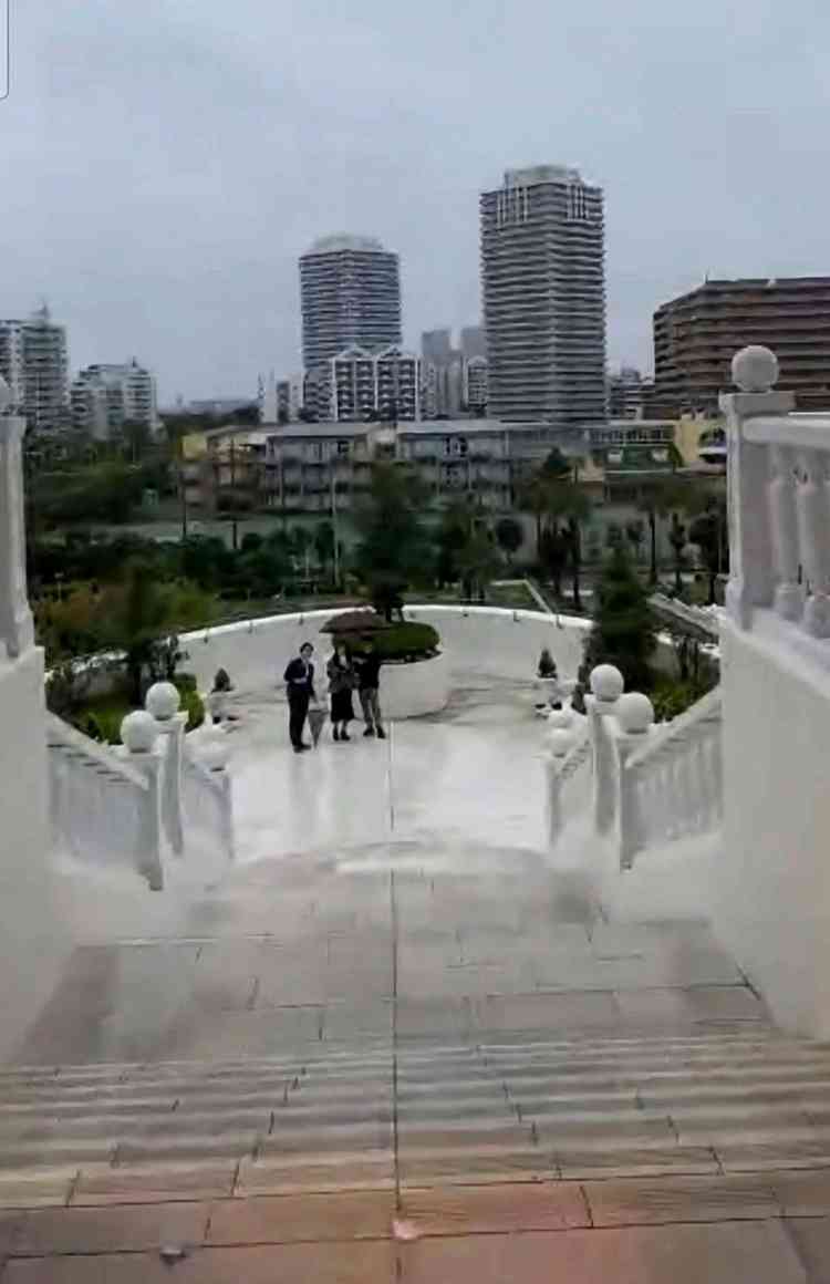 チャペルから出たところ大階段があって音楽もベルも素敵だった