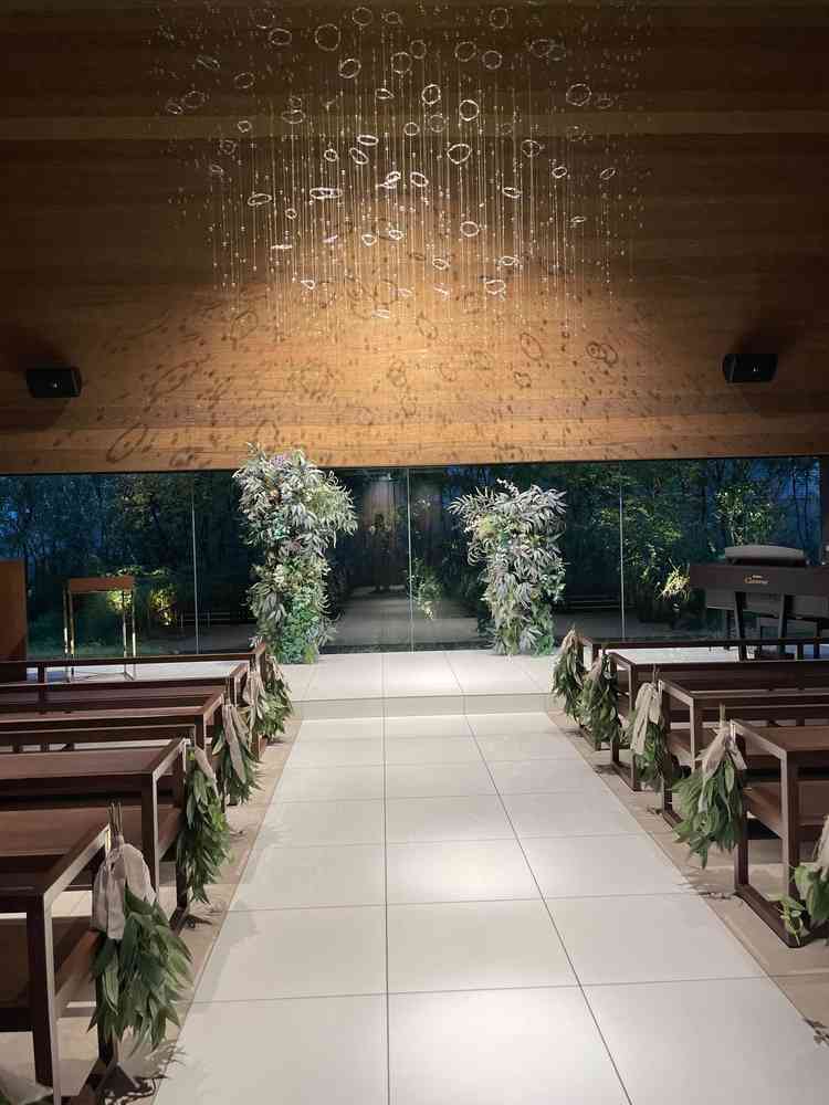 お伺いした時間が日没くらいだったので夜のチャペルはこのような雰囲気でした。おしゃれな雰囲気でした。