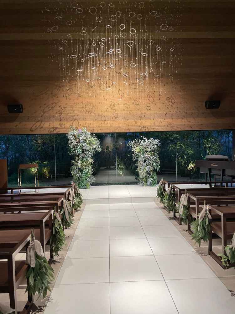 お伺いした時間が日没くらいだったので夜のチャペルはこのような雰囲気でした。おしゃれな雰囲気でした。